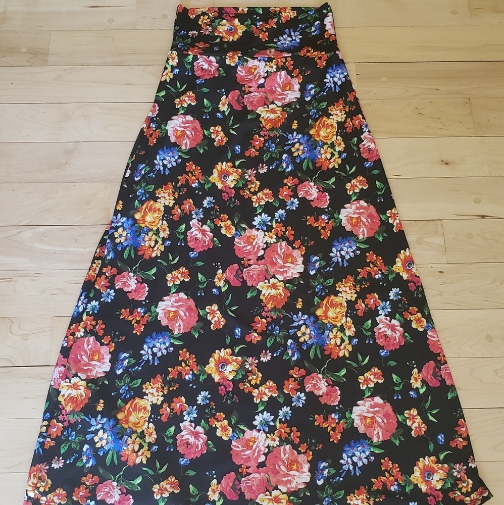 Agnes and Dora Black Floral Maxi Skirt XS